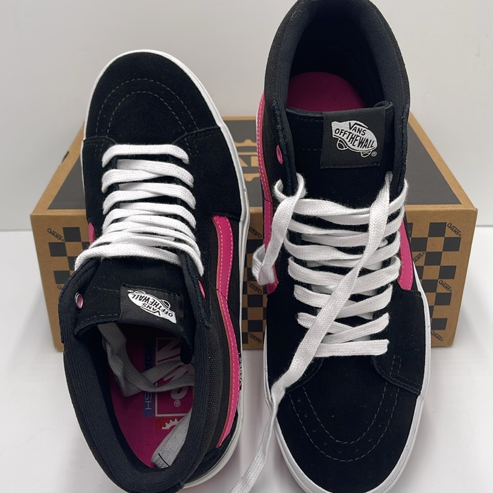 Vans WMNS Bmx Sk8-Hi Black/Magenta
VN0005V0KMN Sneakers - Picture 12 of 16